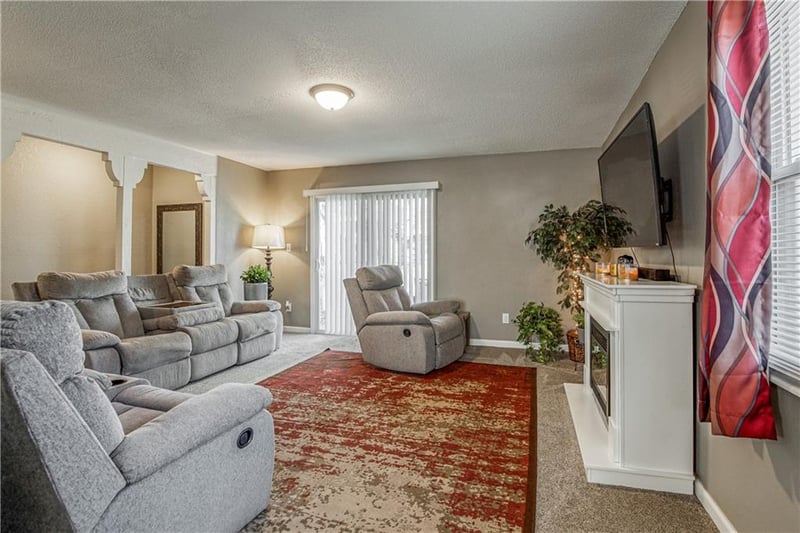 19704 14th Ter, Independence, MO 64056