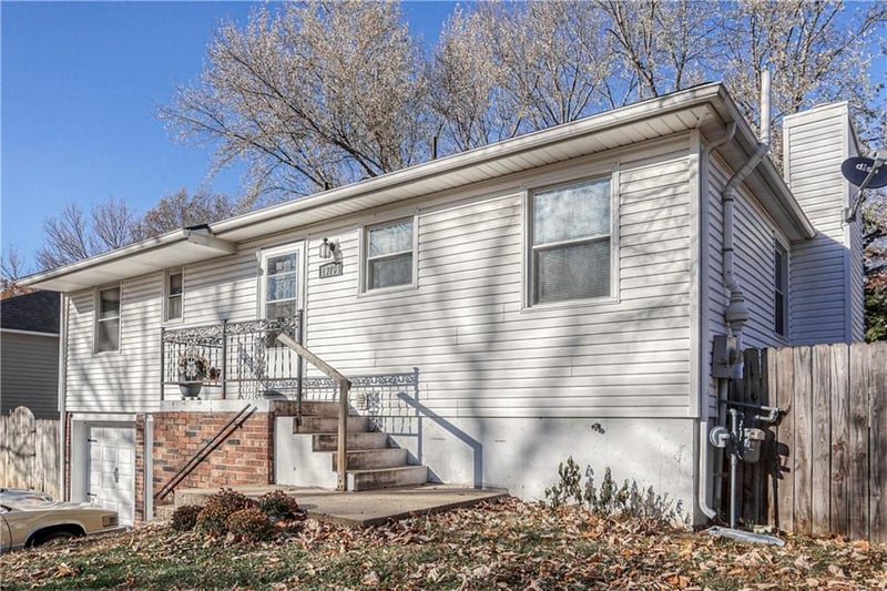 19704 14th Ter, Independence, MO 64056