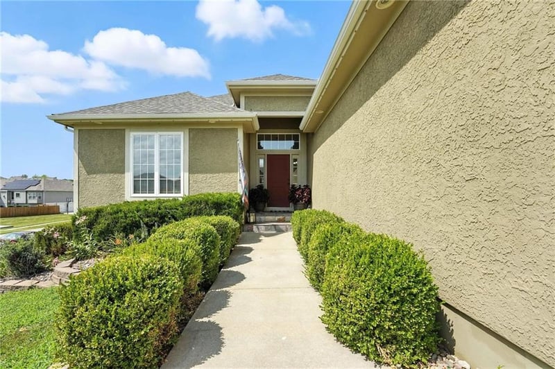 2211 Hedgewood Dr, Grain Valley, MO 64029