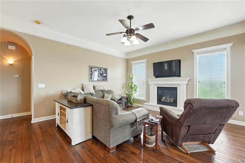 2211 Hedgewood Dr, Grain Valley, MO 64029