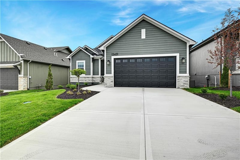 15431 161st St, Olathe, KS 66062