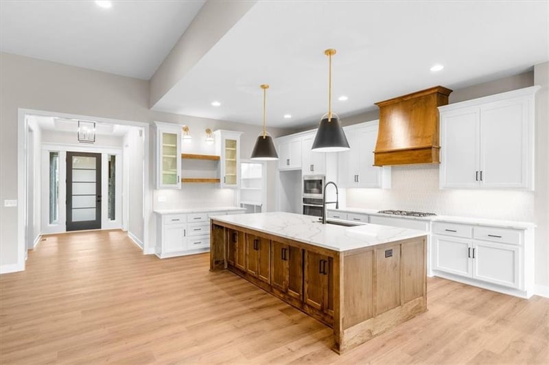 5110 NW Montebella Dr, Riverside, MO 64150