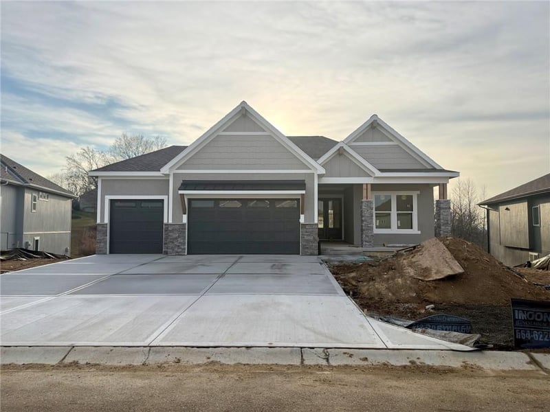 5110 NW Montebella Dr, Riverside, MO 64150
