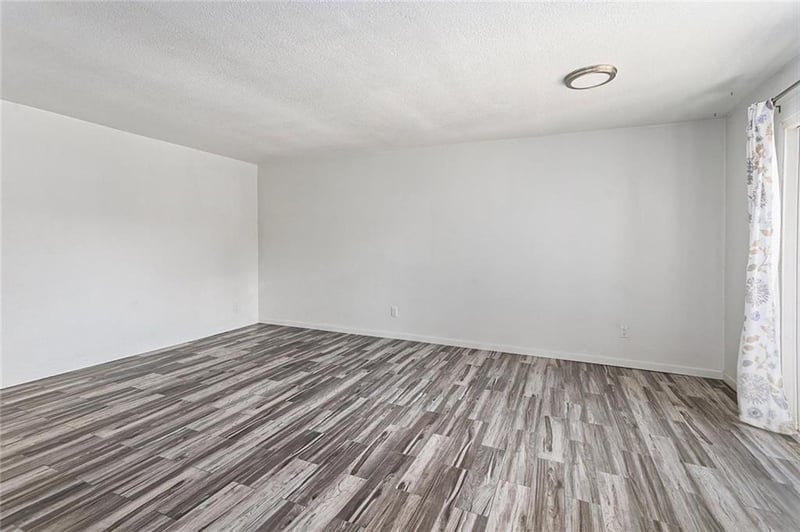 4063 Warwick Blvd, Kansas City, MO 64111