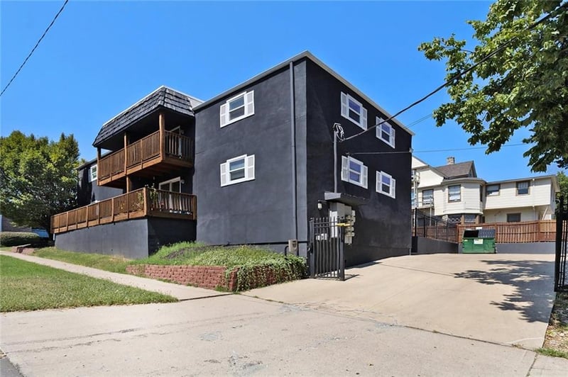 4063 Warwick Blvd, Kansas City, MO 64111