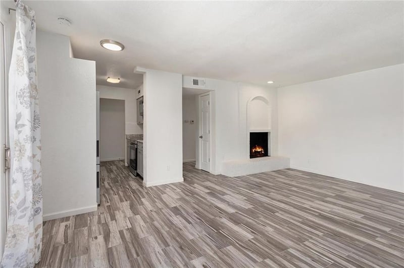 4063 Warwick Blvd, Kansas City, MO 64111