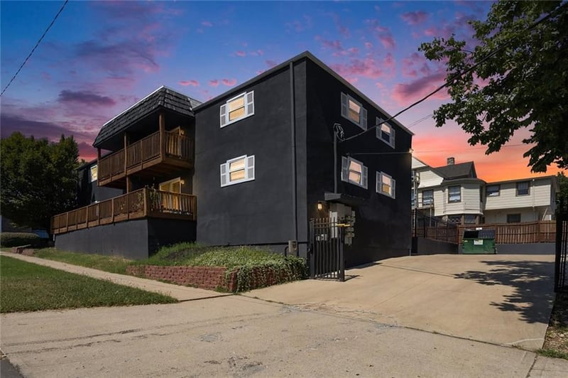 4063 Warwick Blvd, Kansas City, MO 64111