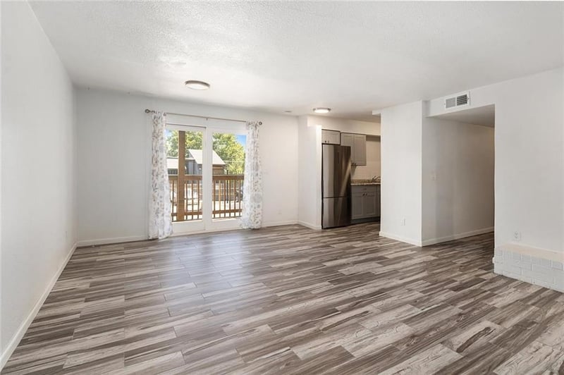 4063 Warwick Blvd, Kansas City, MO 64111