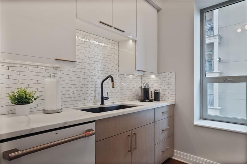 4950 Central St #206, Kansas City, MO 64112