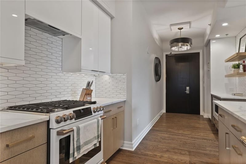 4950 Central St #206, Kansas City, MO 64112