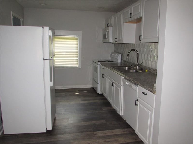 1812 Elmwood Ave, Kansas City, MO 64127