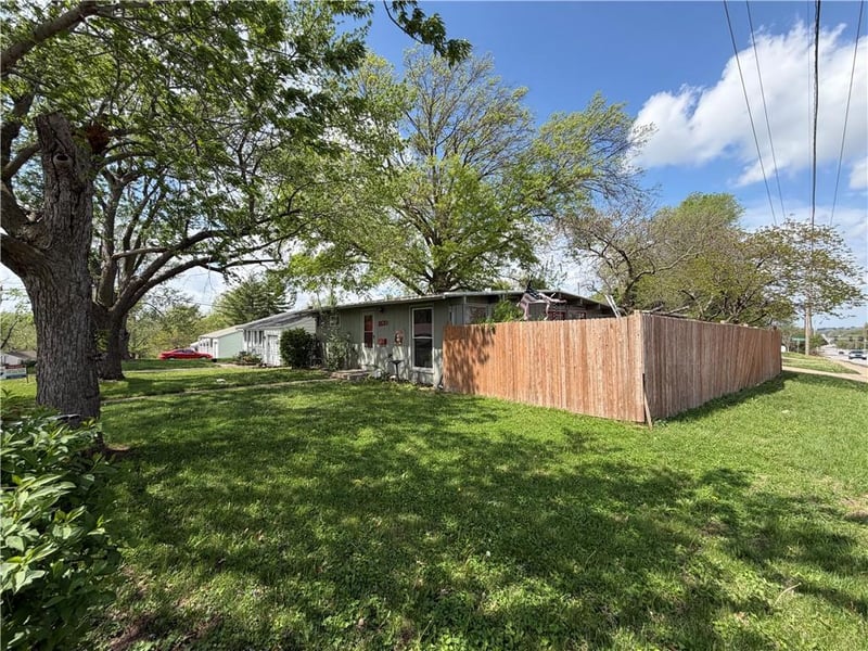 11120 36th St, Independence, MO 64052