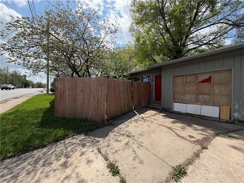 11120 36th St, Independence, MO 64052