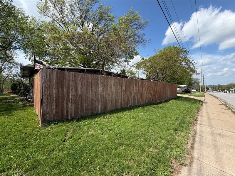 11120 36th St, Independence, MO 64052