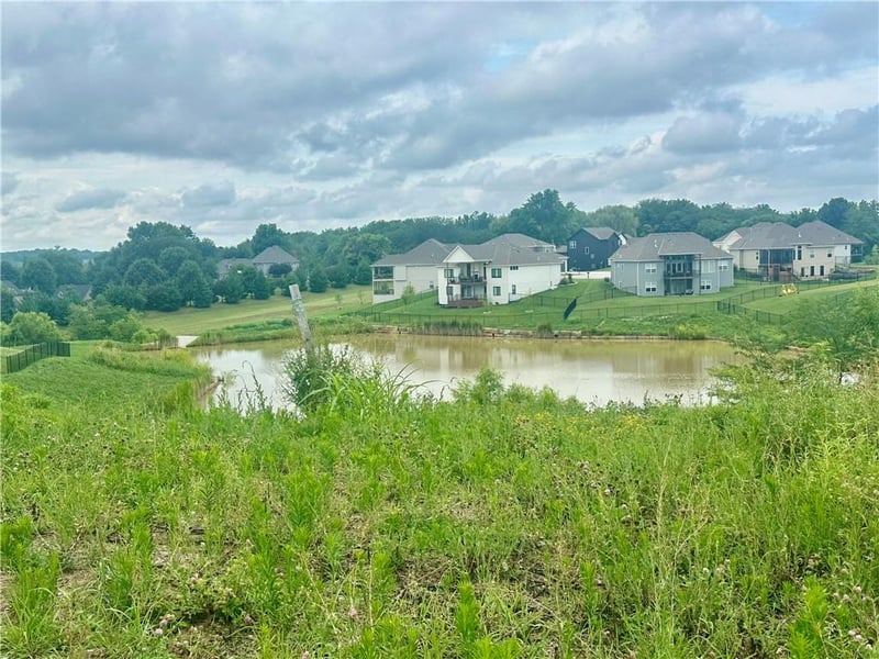 7065 Yulich Ct, Parkville, MO 64152