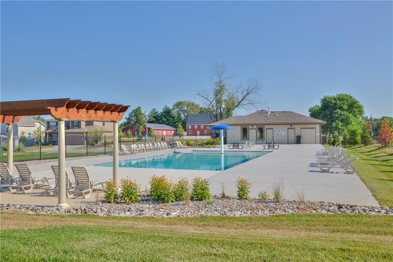 7070 Yulich Ct, Parkville, MO 64152