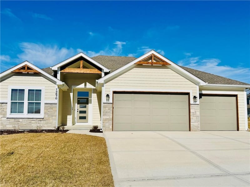 13670 71st St, Parkville, MO 64152