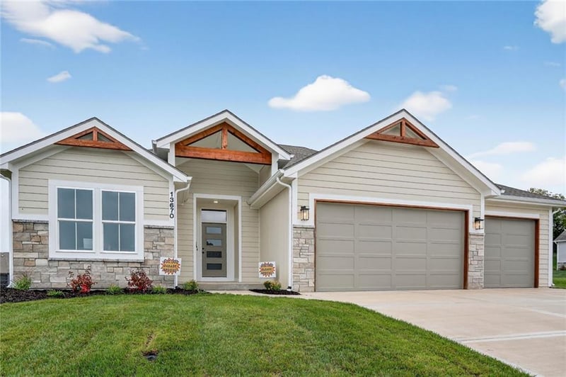 13670 71st St, Parkville, MO 64152