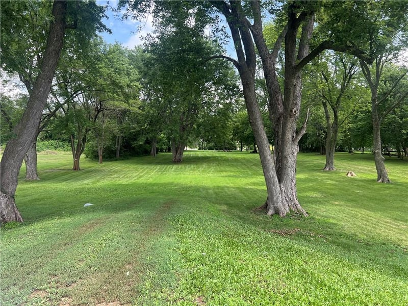 2501 S R D Mize Rd, Independence, MO 64057