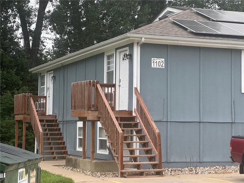 1102 4th St, Lansing, KS 66043