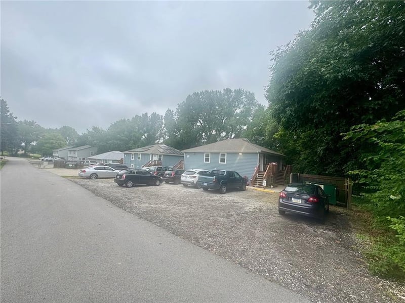 1102 4th St, Lansing, KS 66043