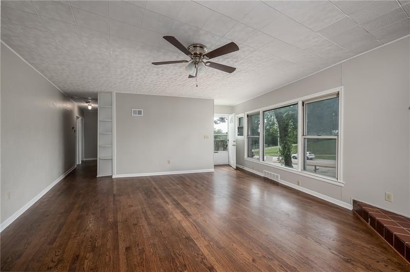 5530 Parallel Pw, Kansas City, KS 66104