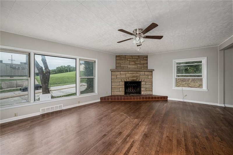 5530 Parallel Pw, Kansas City, KS 66104