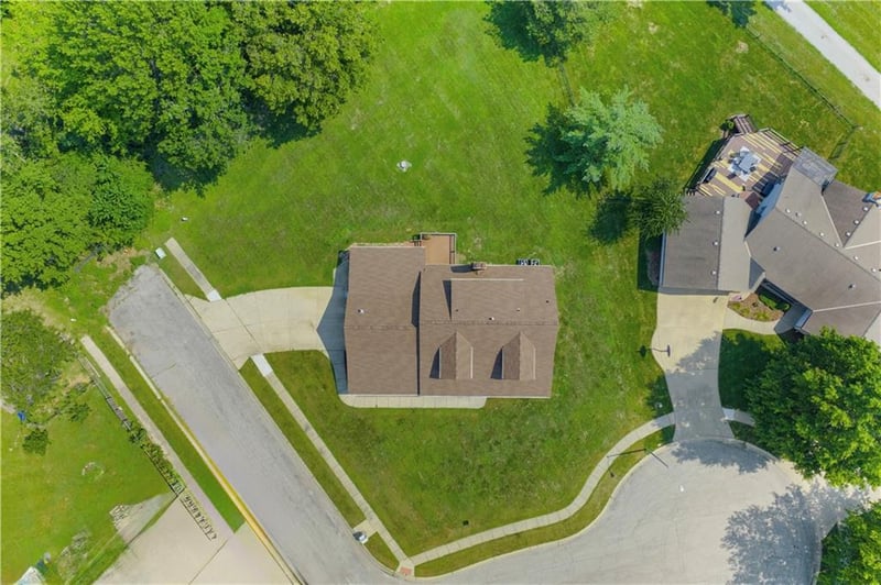 7701 Larson Ave, Kansas City, MO 64138