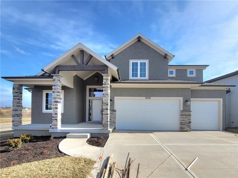 18221 Oakmont St, Overland Park, KS 66013