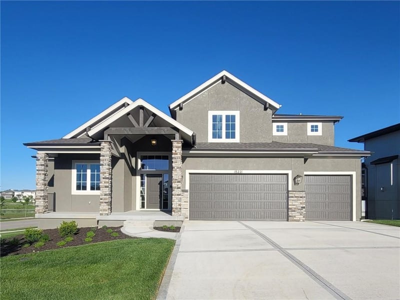 18221 Oakmont St, Overland Park, KS 66013