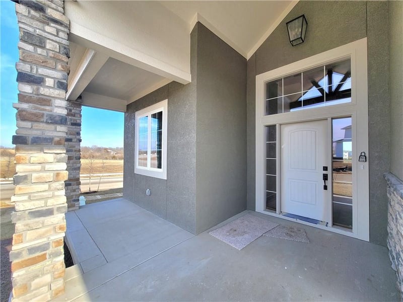 18221 Oakmont St, Overland Park, KS 66013