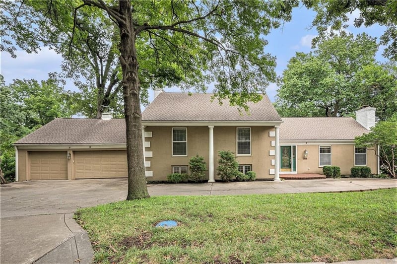 9815 Overbrook Ct, Leawood, KS 66206