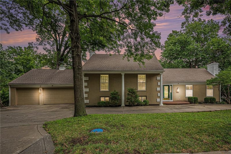 9815 Overbrook Ct, Leawood, KS 66206
