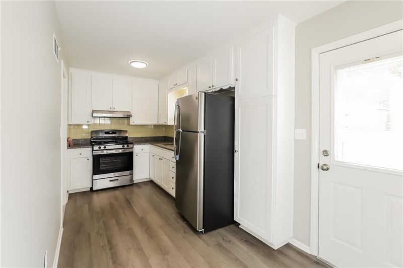 6022 Locust St, Kansas City, MO 64110