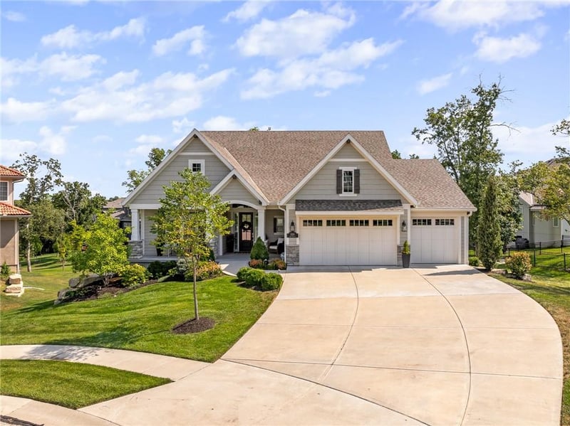 9259 Deer Run St, Lenexa, KS 66220