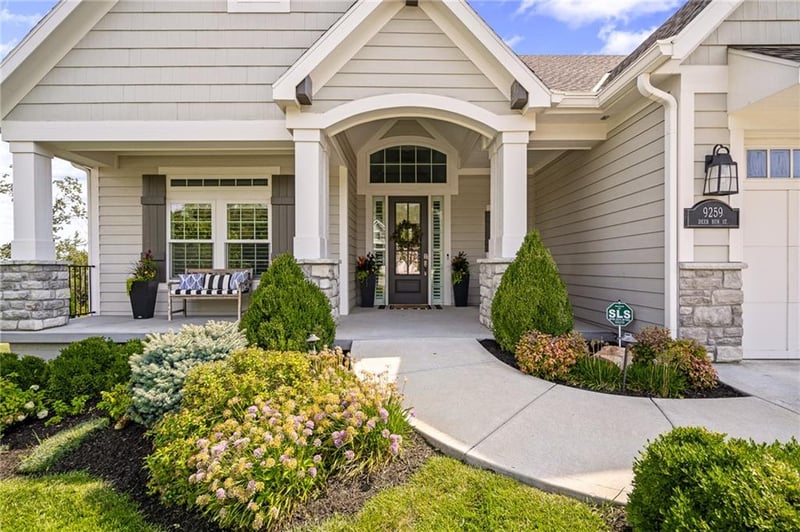 9259 Deer Run St, Lenexa, KS 66220