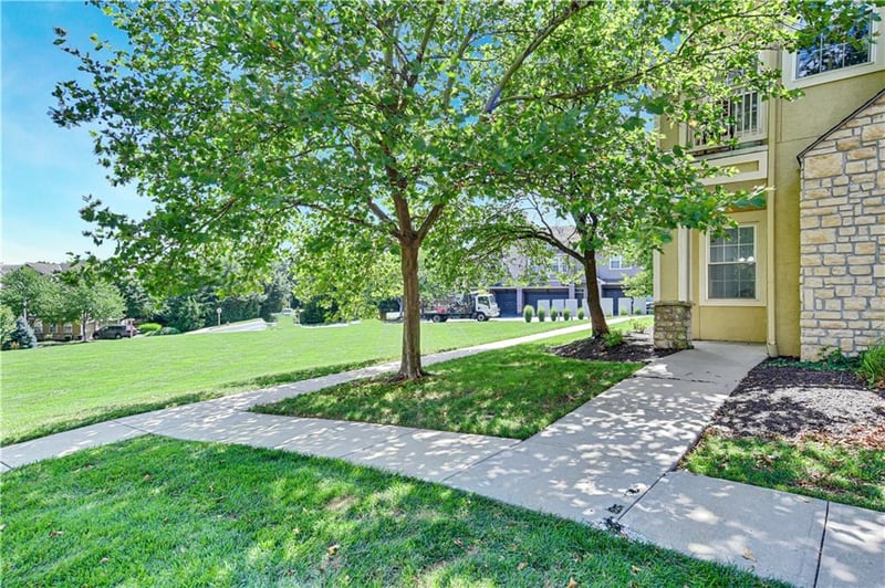 4523 159th Ter #120, Overland Park, KS 66085