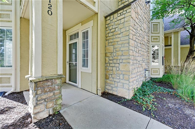 4523 159th Ter #120, Overland Park, KS 66085