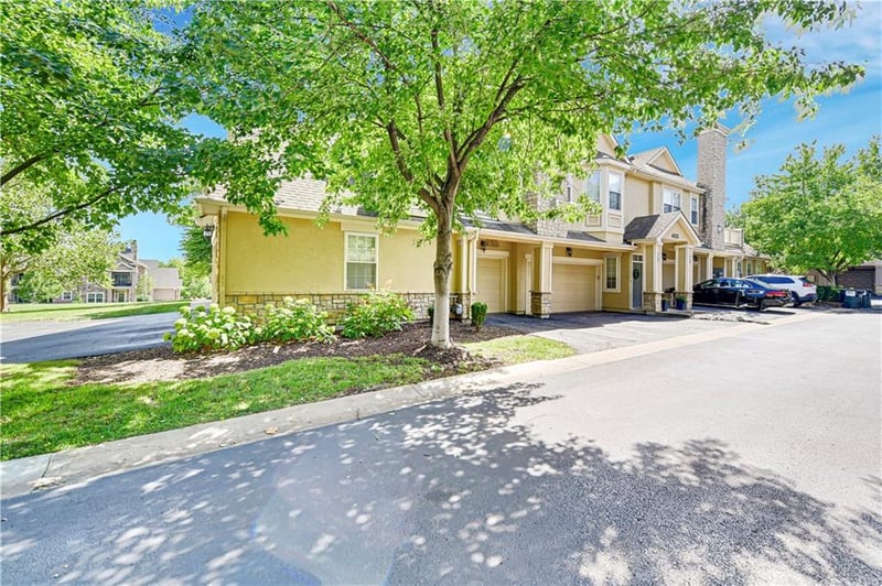 4523 159th Ter #120, Overland Park, KS 66085