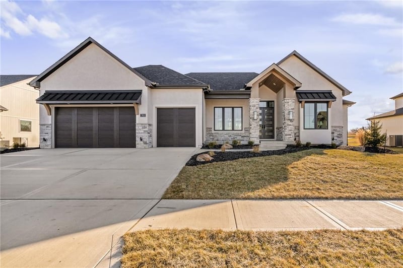 703 Hampstead Dr, Raymore, MO 64083