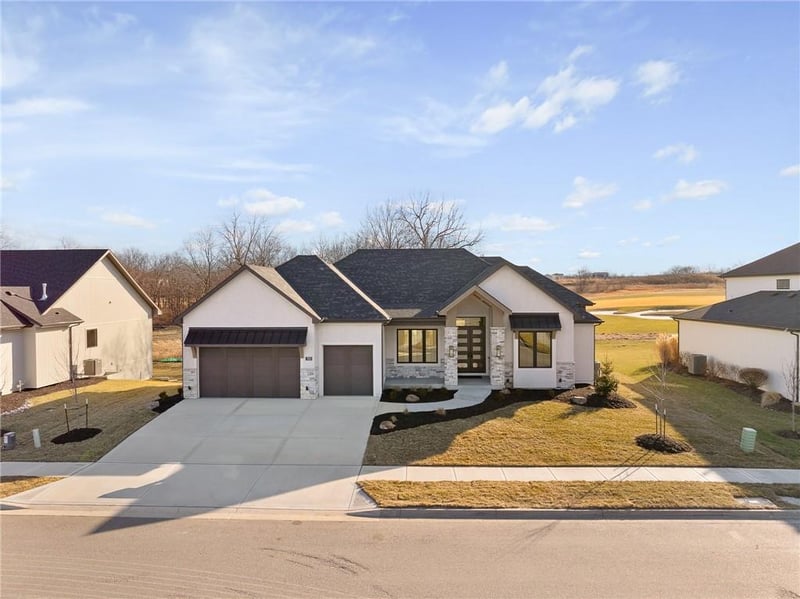 703 Hampstead Dr, Raymore, MO 64083