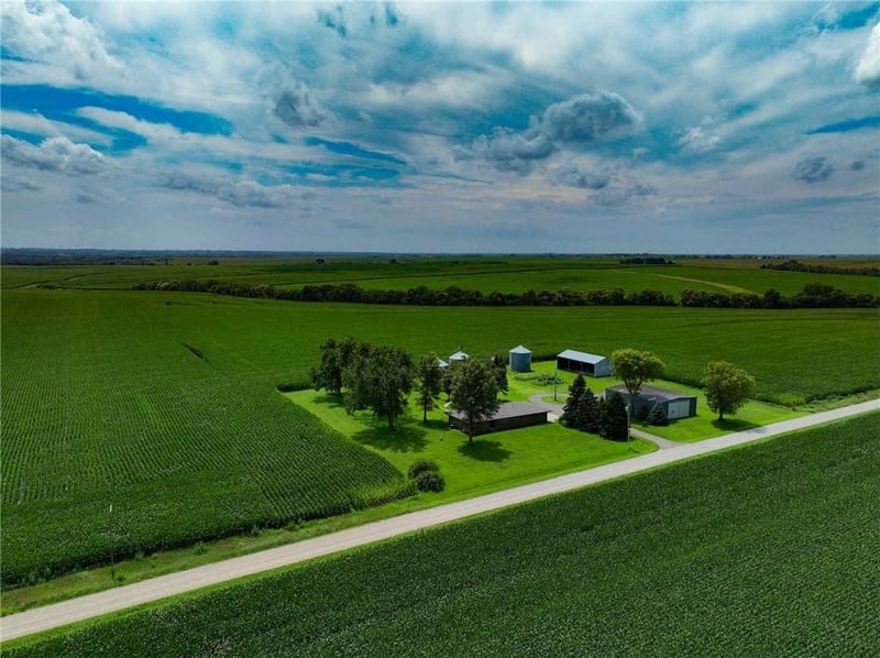 1263 310th St, Hiawatha, KS 66434