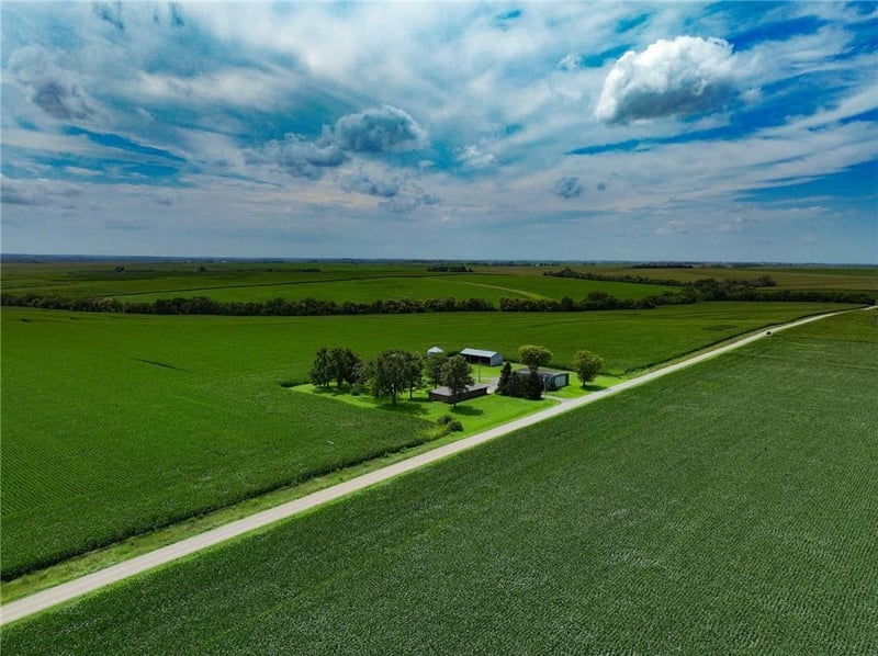 1263 310th St, Hiawatha, KS 66434