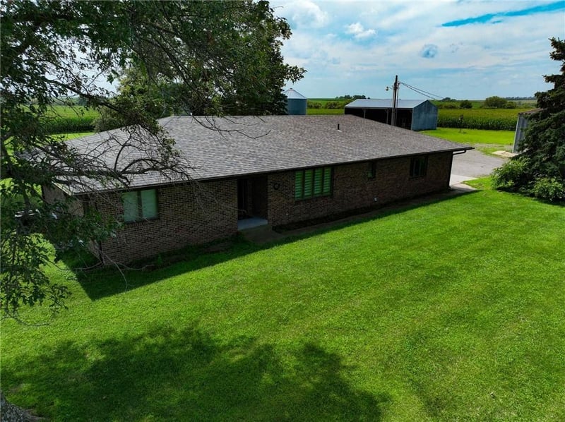 1263 310th St, Hiawatha, KS 66434