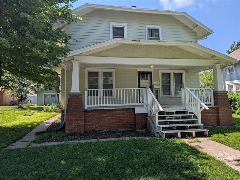 505 Shawnee St, Hiawatha, KS 66434