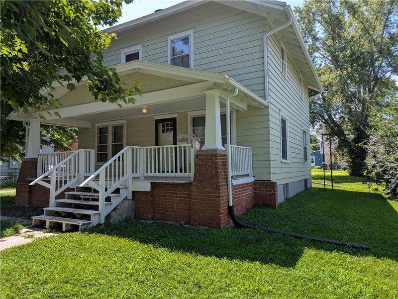 505 Shawnee St, Hiawatha, KS 66434
