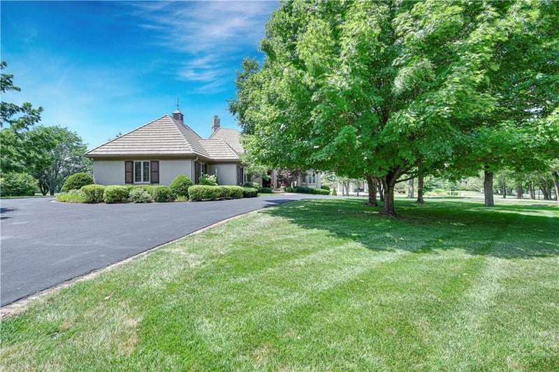 16800 Grace Dr, Loch Lloyd, MO 64012