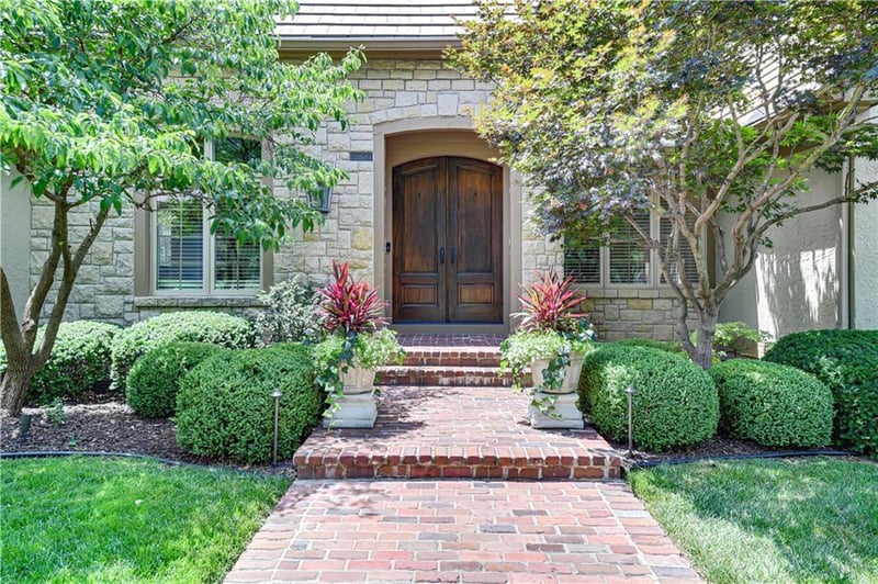 16800 Grace Dr, Loch Lloyd, MO 64012