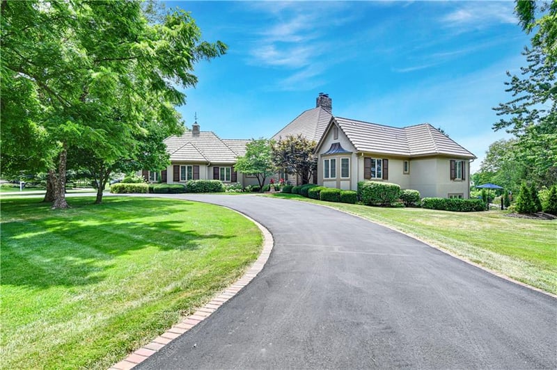 16800 Grace Dr, Loch Lloyd, MO 64012