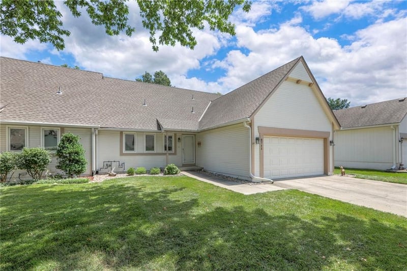 8711 Crysler Ave, Kansas City, MO 64138